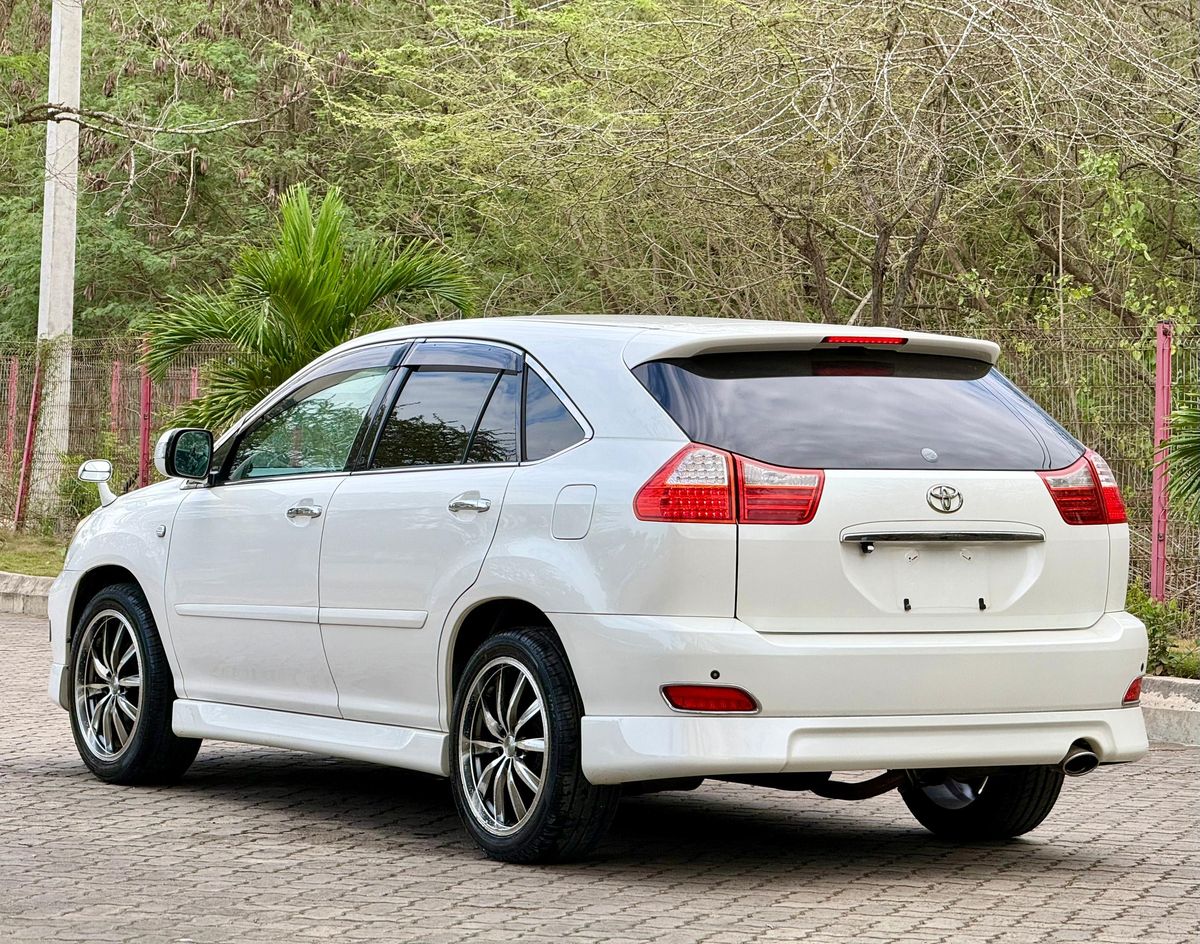 Toyota Harrier (White) for sale in Mwanza, photo 3 of 4