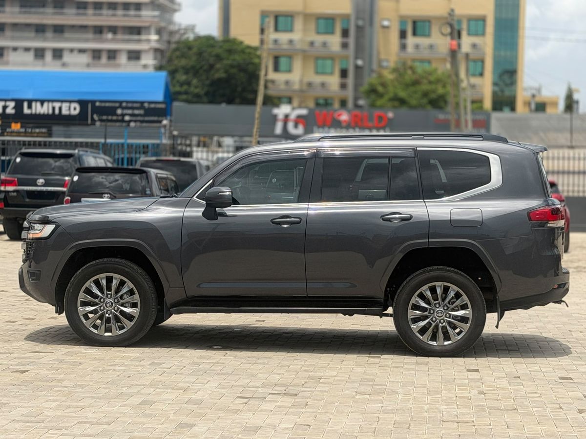 Toyota Land Cruiser (Grey) for sale in Mwanza, photo 4 of 5