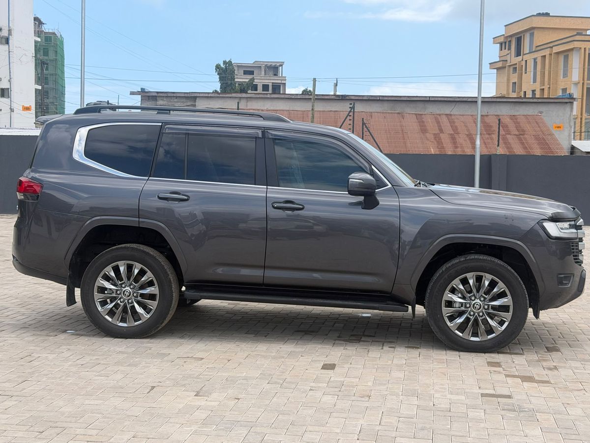 Toyota Land Cruiser (Grey) for sale in Mwanza, photo 5 of 5