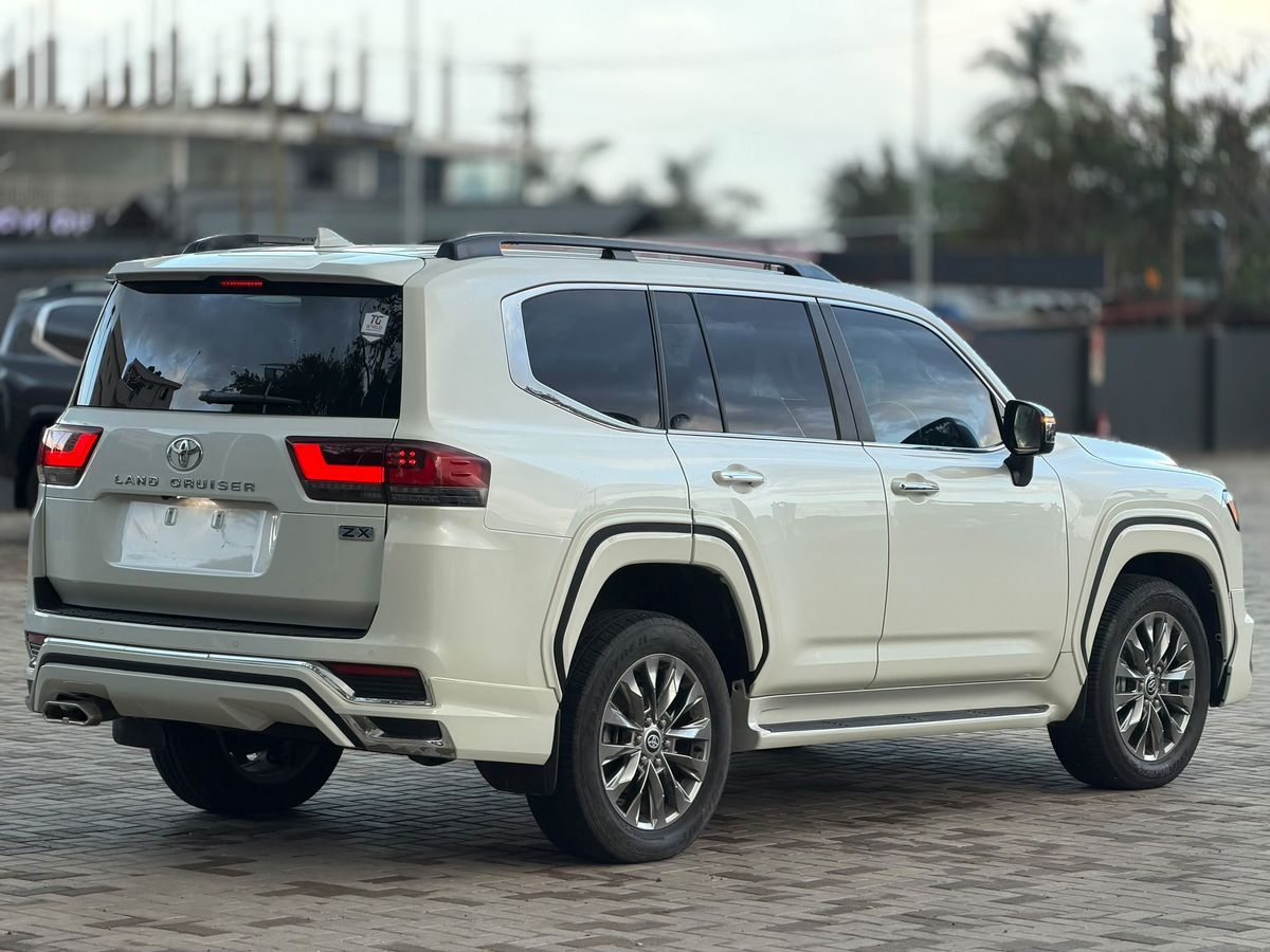 Toyota Land Cruiser ZX (White) for sale in Mwanza, photo 3 of 4