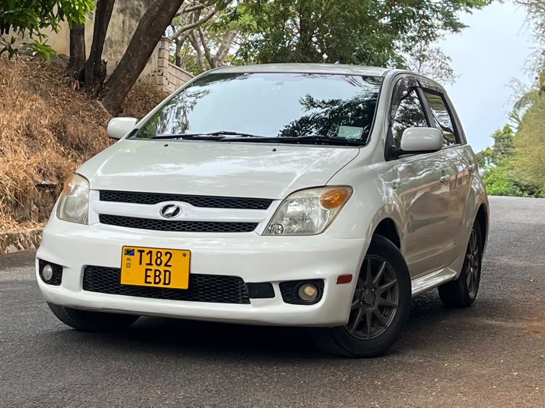 Toyota IST 2006 (Pearly White) for sale in Mwanza, photo 1 of 7