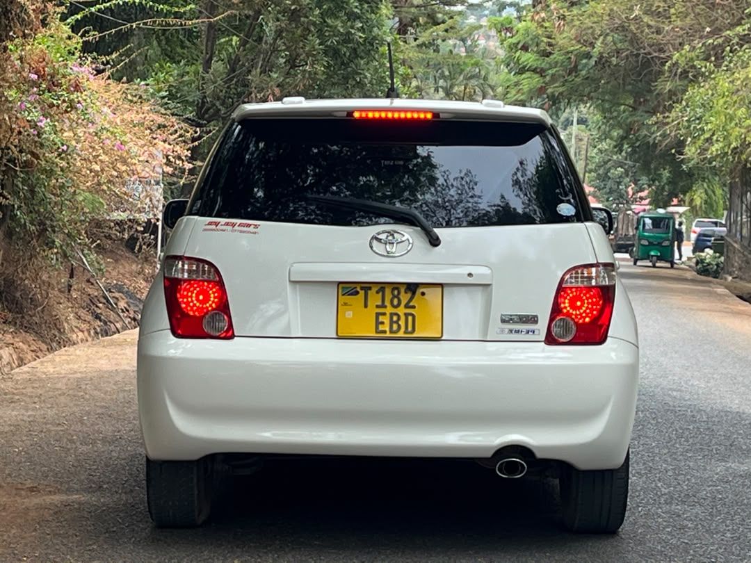 Toyota IST 2006 (Pearly White) for sale in Mwanza, photo 4 of 7
