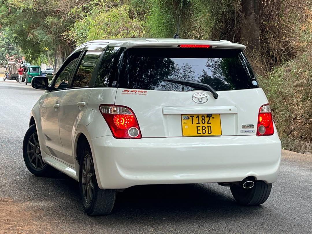 Toyota IST 2006 (Pearly White) for sale in Mwanza, photo 5 of 7